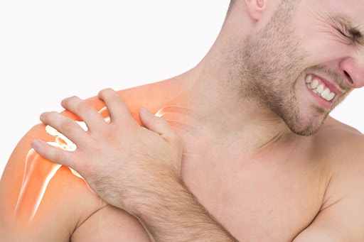 Shoulder Pain Physiotherapy Calgary – Caring Hands Physiotherapy Person experiencing shoulder pain before physiotherapy treatment in Calgary.
